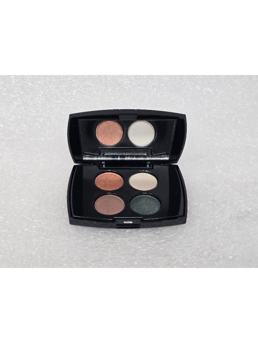 Lancôme Color Design Eye Shadow Quad Strut Mannequin Creme Lustre Model